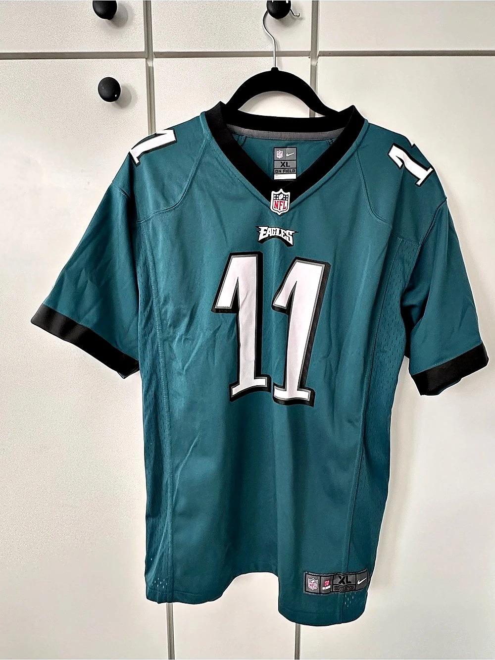 Nike | Philadelphia Eagles Carson Wentz Jersey #11 Jersey XL and Pom Hat